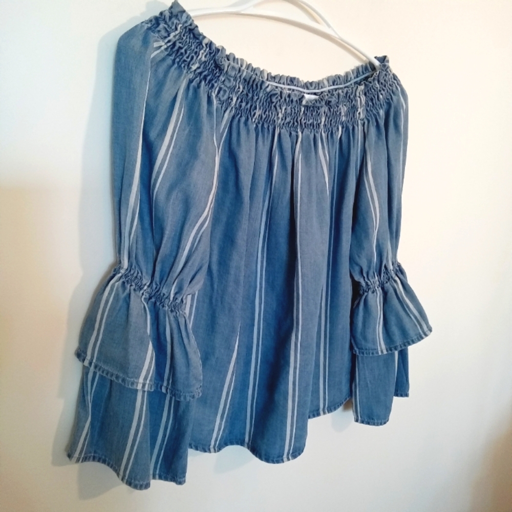 Design Lab Women's Blue White Stripe Chambray Smocked Neckline Top Small